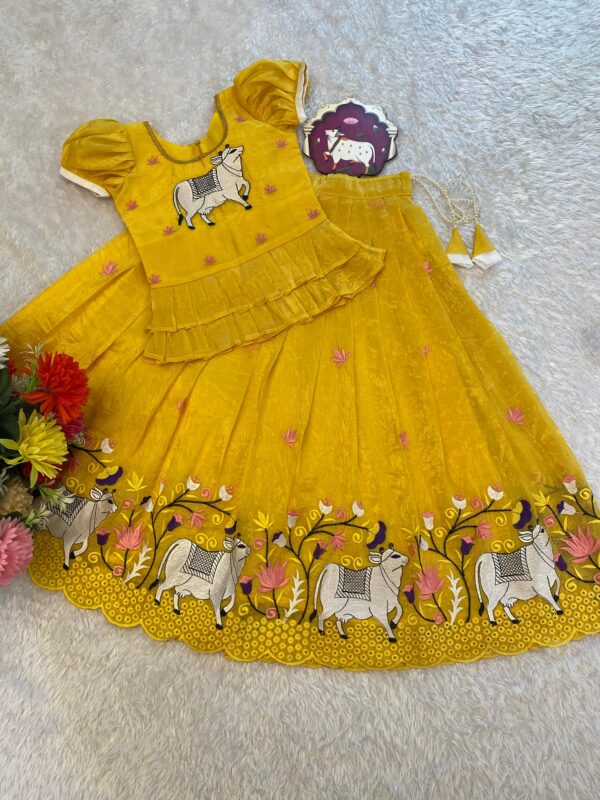Kids picwaai lehengas