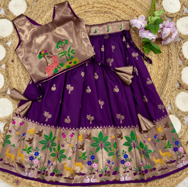 Kids pithani pattu lehengas - Image 4
