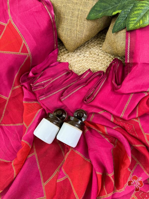 Pretty pink and lurex chiffon saree - Image 4